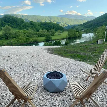 Nyaraló Mila *